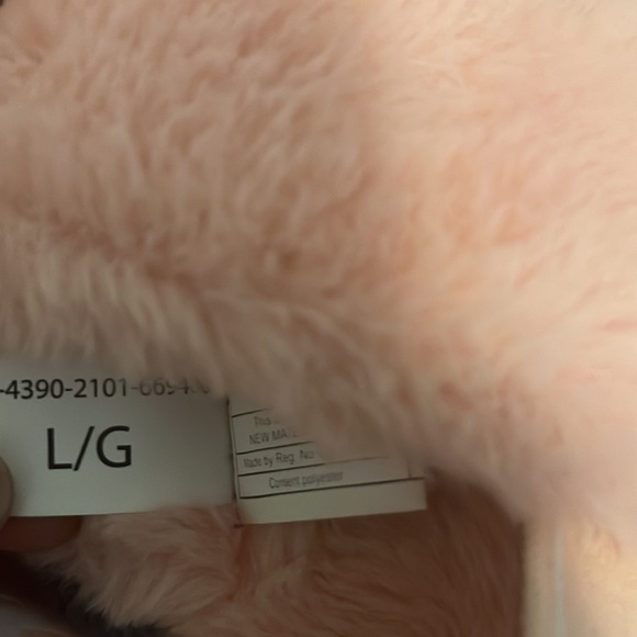 Aeropostale pink faux fur slippers - Picture 3 of 4